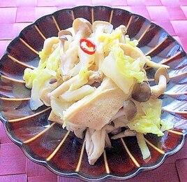 白菜としめじと高野豆腐のピリ辛炒め
